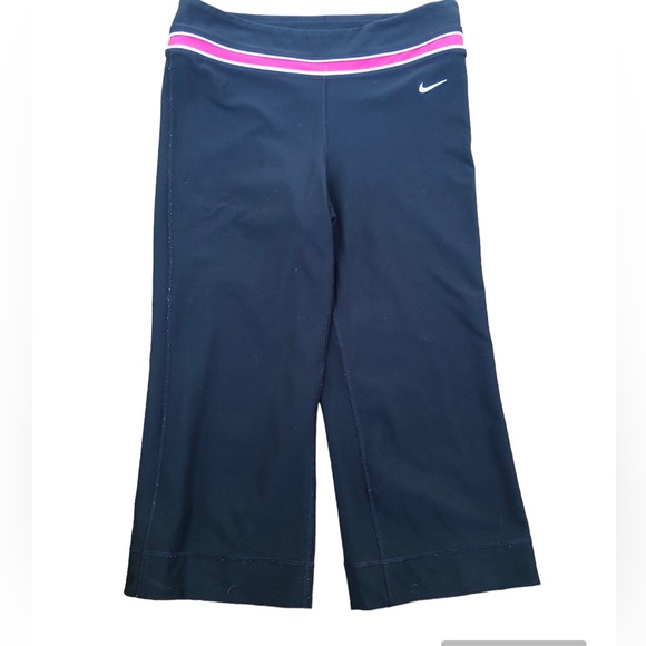 Nike Ladies Crops - Picture 1 of 5